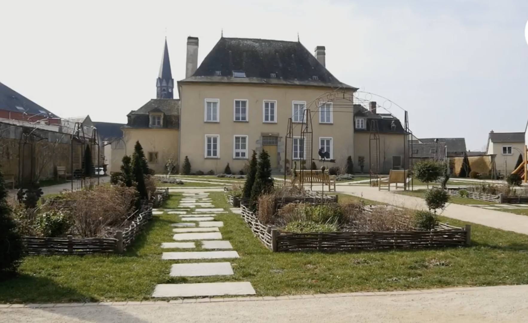 LE JARDIN DU PRESBYTÈRE DE GÉVÉZÉ OUVERT AU PUBLIC