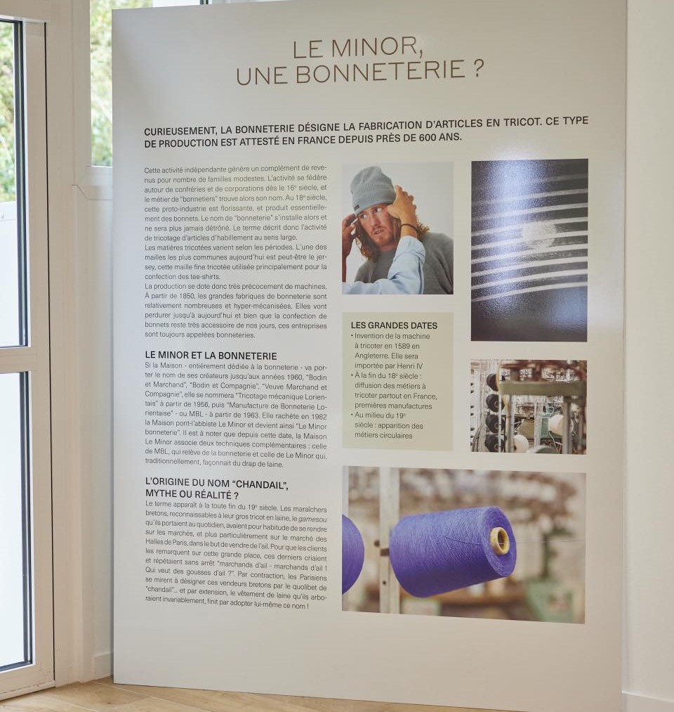 l'équipe réunie autour de Christelle prépare les colis de Noël 2022 et les emballe avec une initiative éco-responsable imaginée par Irène vendeuse à Guidel.
