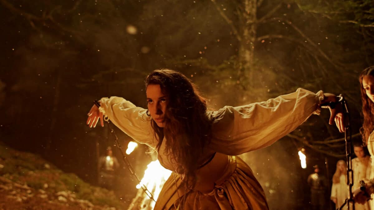 LES SORCIÈRES D’AKELARRE, PORTRAIT DE JEUNES FILLES EN FEU