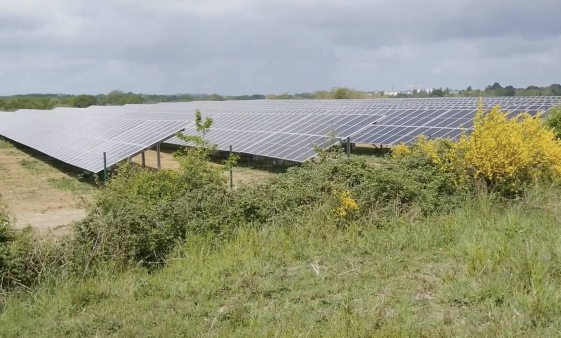 BRUZ PRÈS DE RENNES. DES PANNEAUX SOLAIRES SUR LES MINES DE PONT-PÉAN