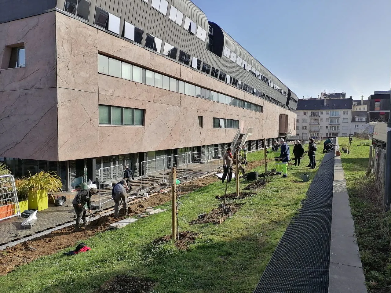 JARDIN DES CHAMPS LIBRES, ACTION COUP DE PIOCHE DE NATURE EN VILLE