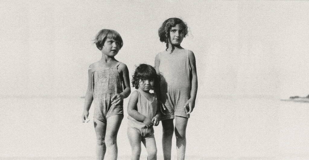 Simone Veil et ses sœurs réunies par David Teboul