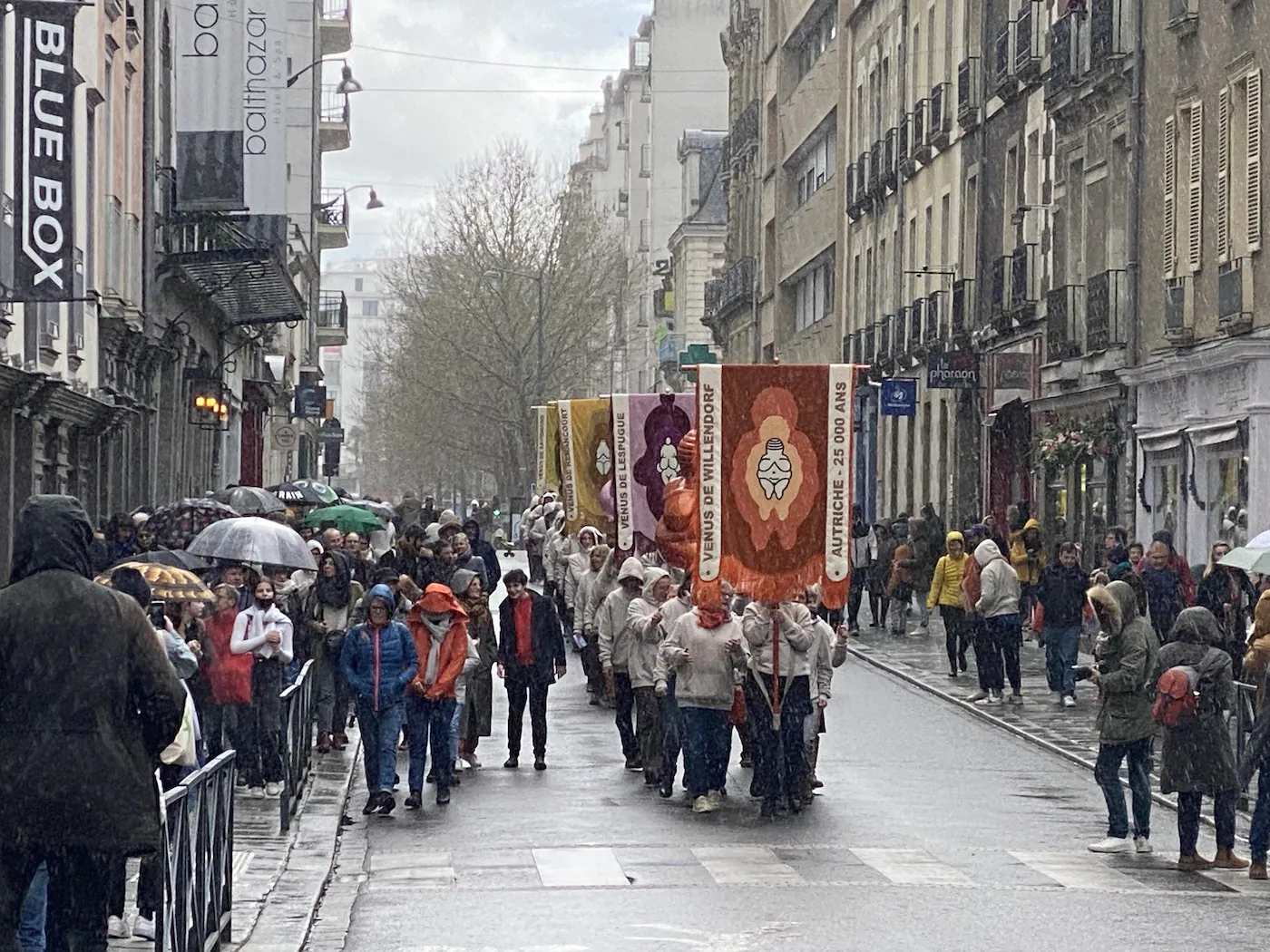 (VIDÉO) VÉNUS PARADE DANS LES RUES DE RENNES LE 13 MARS