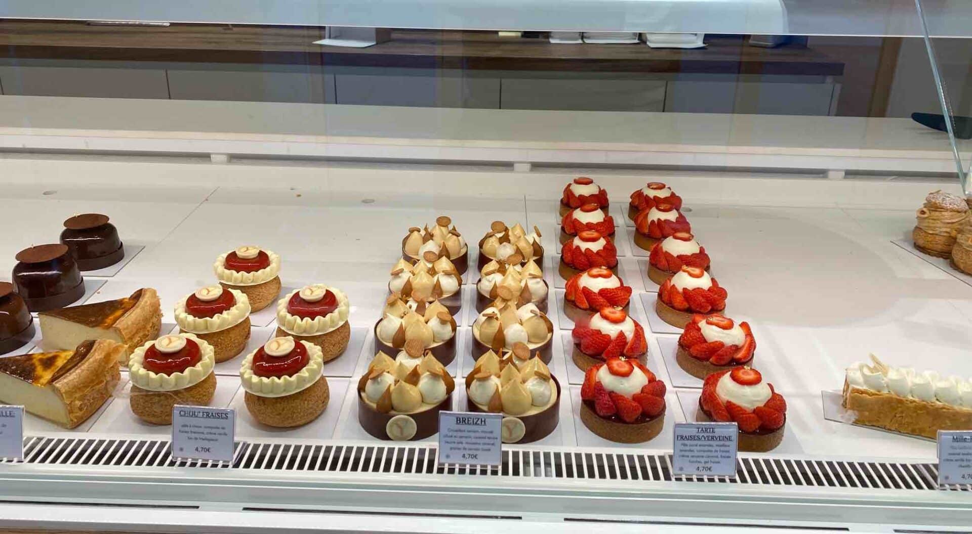 RENNES. YVAN CHEVALIER OUVRE SA PATISSERIE-CHOCOLATERIE RUE DE NEMOURS. MOF ? BOF…