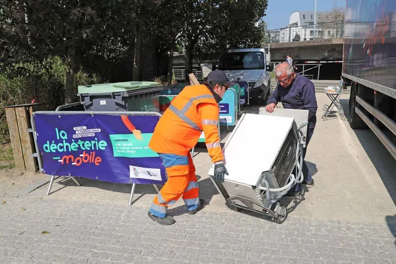 RENNES. Déchèterie mobile, quartier la Touche