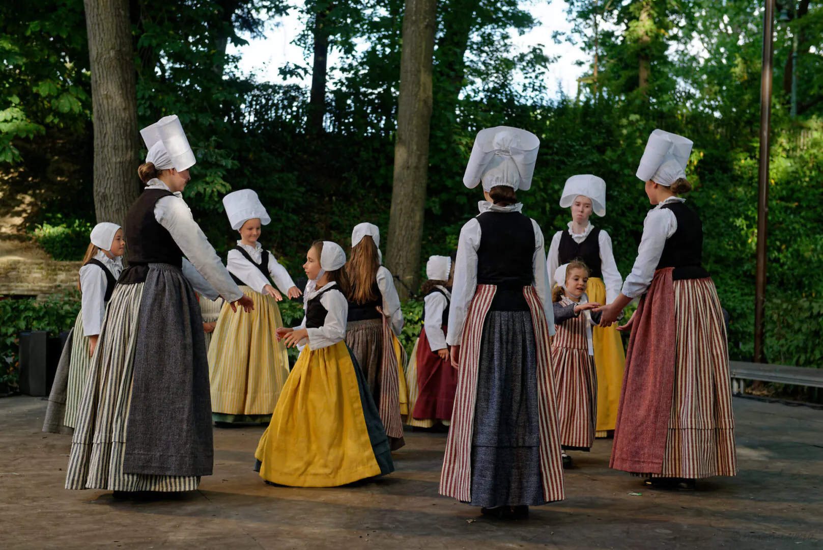 Les enfants du Cercle Celtique d’Outre-Ille de Saint Grégoire aux Mercredis du Thabor le 12 juillet 2023