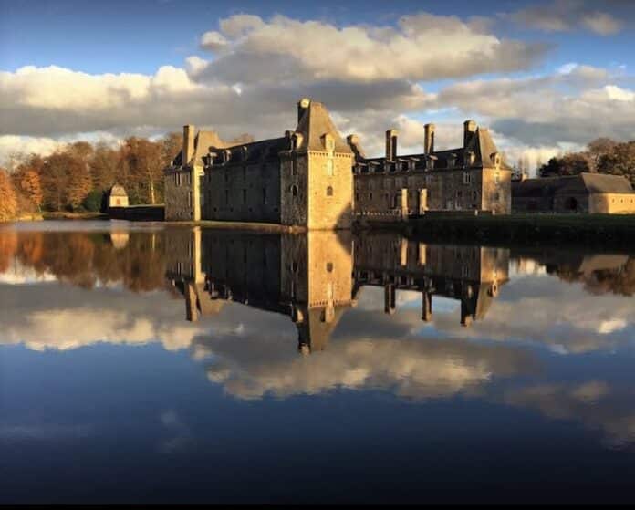 chateau-rocher-portail-saint-brice-cogles