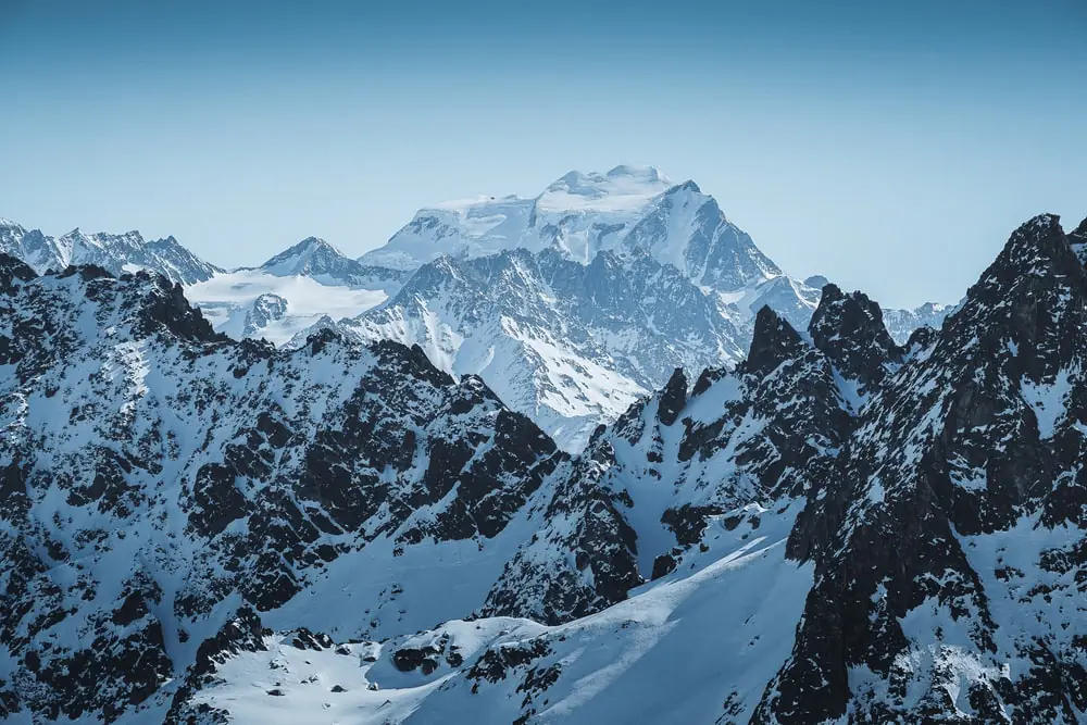 DANS CENT MILLIONS D’ANNÉES ET UN JOUR JEAN BAPTISTE ANDRÉA NOUS INVITE EN MONTAGNE