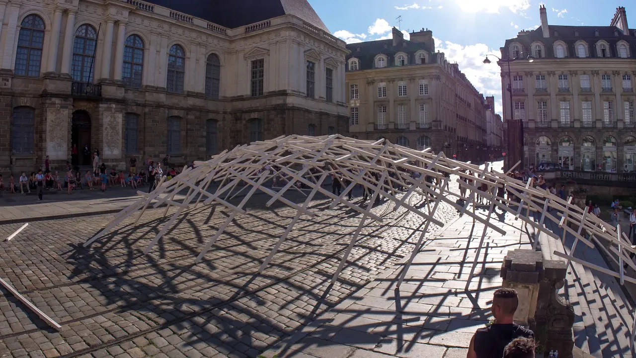 RENNES. LA GRANDE TRANSUMANTE AUX TOMBÉES DE LA NUIT