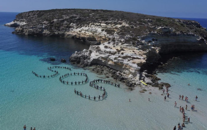 LA LOI DE LA MER, DAVIDE ENIA A LAMPEDUSA