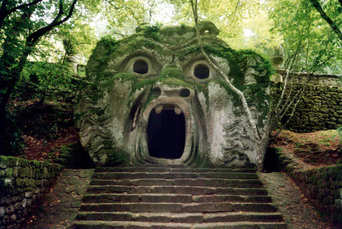 LES MONSTRES DE BOMARZO, VALLON HORS DU TEMPS