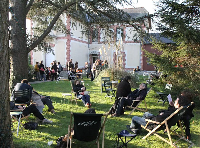 MAISON DE LA POÉSIE DE RENNES. OUVERTE AUX INITIÉS ET AUX AMATEURS