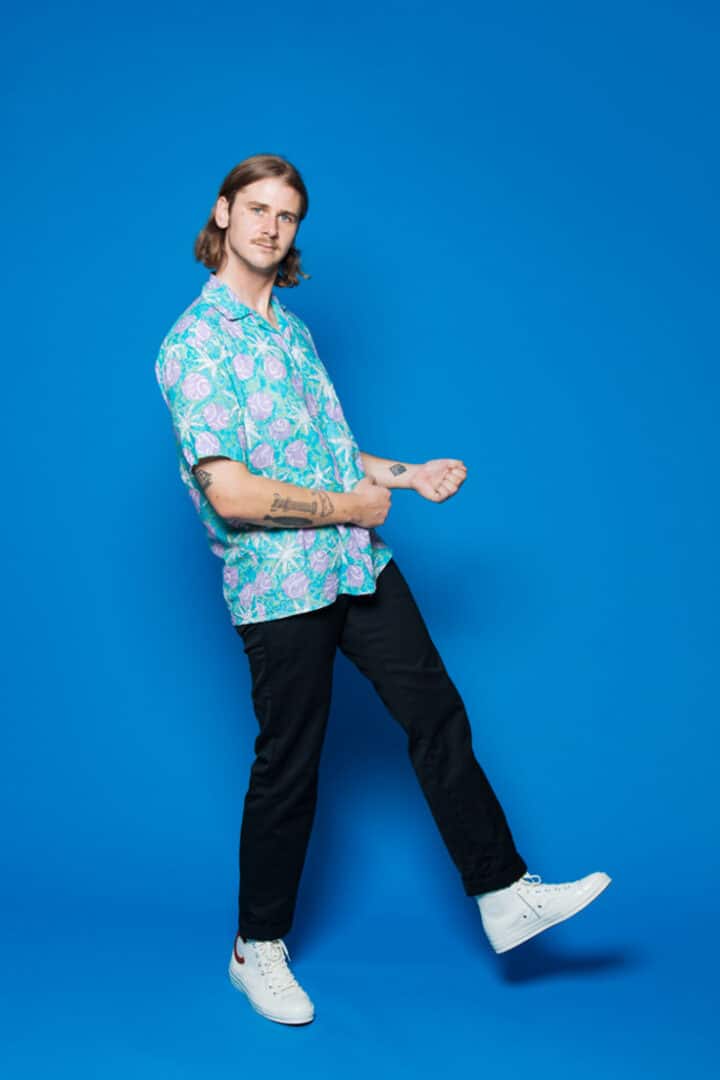LE CHANTEUR VOYOU ENTRE POP ELECTRO ET POÉSIE RÉALISTE