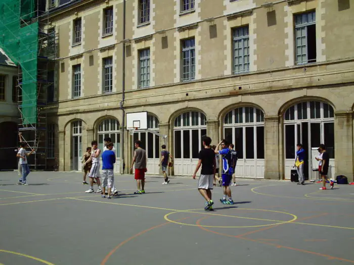 A RENNES UNE NOUVELLE CARTE SCOLAIRE PLEINE DE FUITES