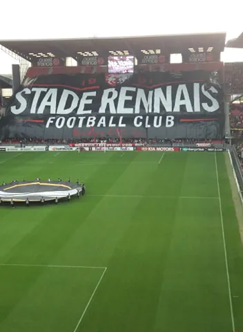 LES TIFOS TOP SECRETS DU STADE RENNAIS. DE L’ART DANS LES TRIBUNES