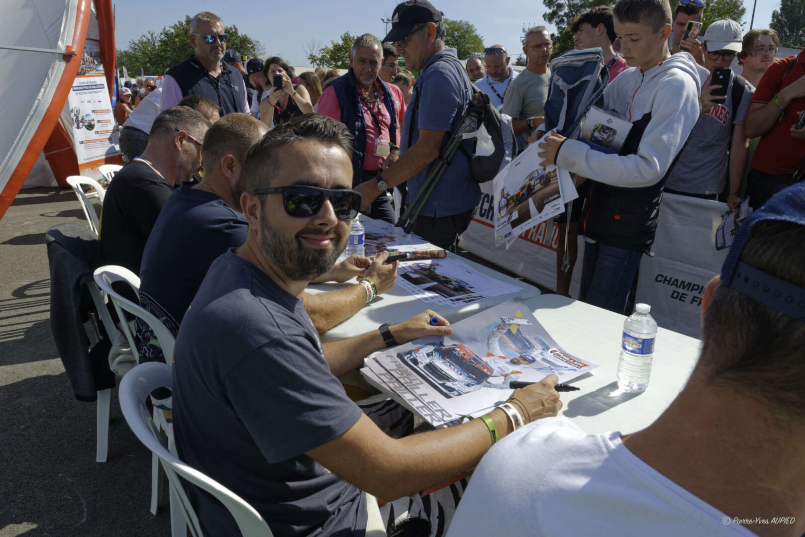 Séance des signatures au ralycross de Lohéac 2023 avec Fabien Pailler