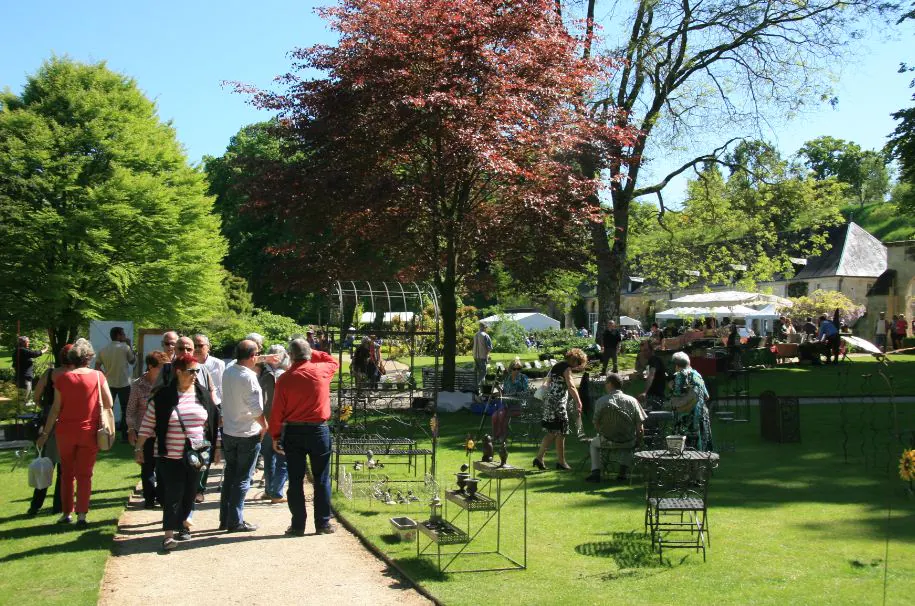 Marché aux plantes et produits du terroir