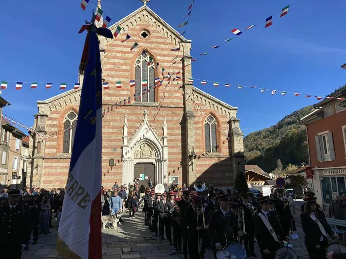 Cérémonie du 11 Novembre Place de la Résistance ALLEVARD