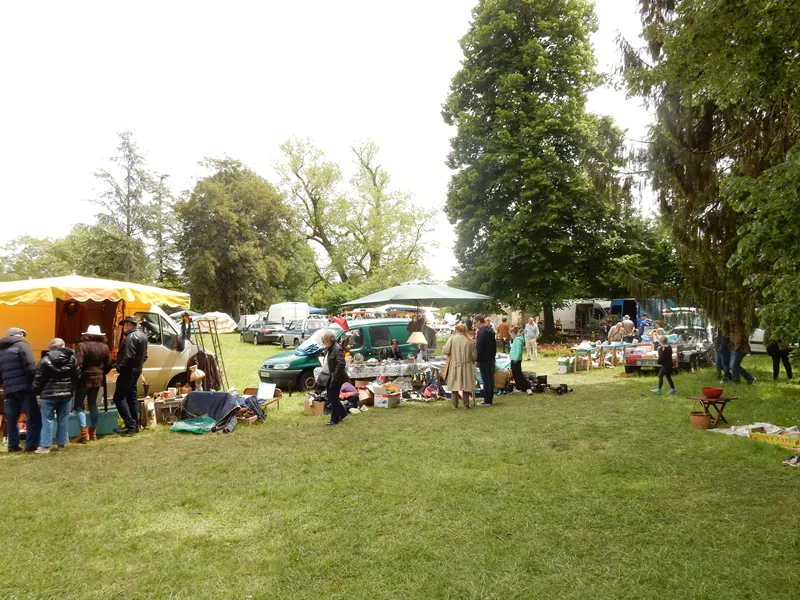 Belle brocante d'automne au jardin des moines