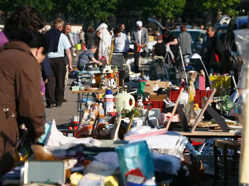 MARCHÉ AUX PUCES