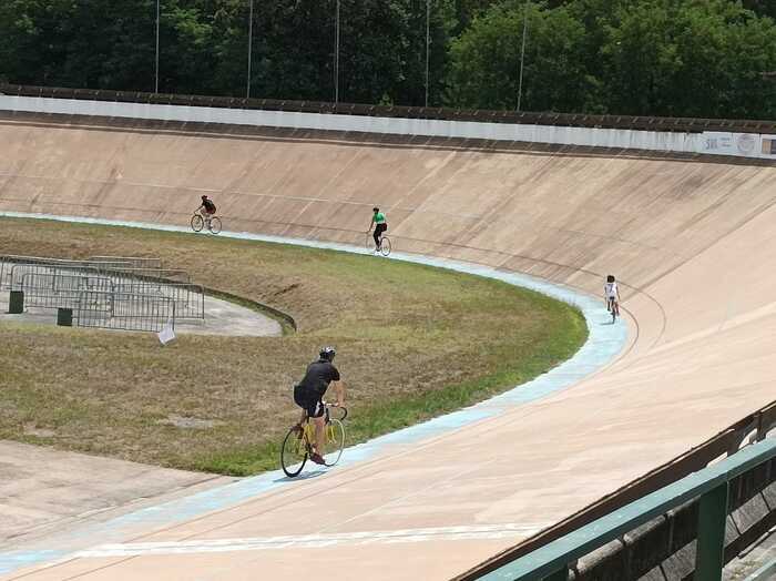 Initiation vélo de piste Vélodrome de Saint-Denis-de-l’Hôtel Saint ...