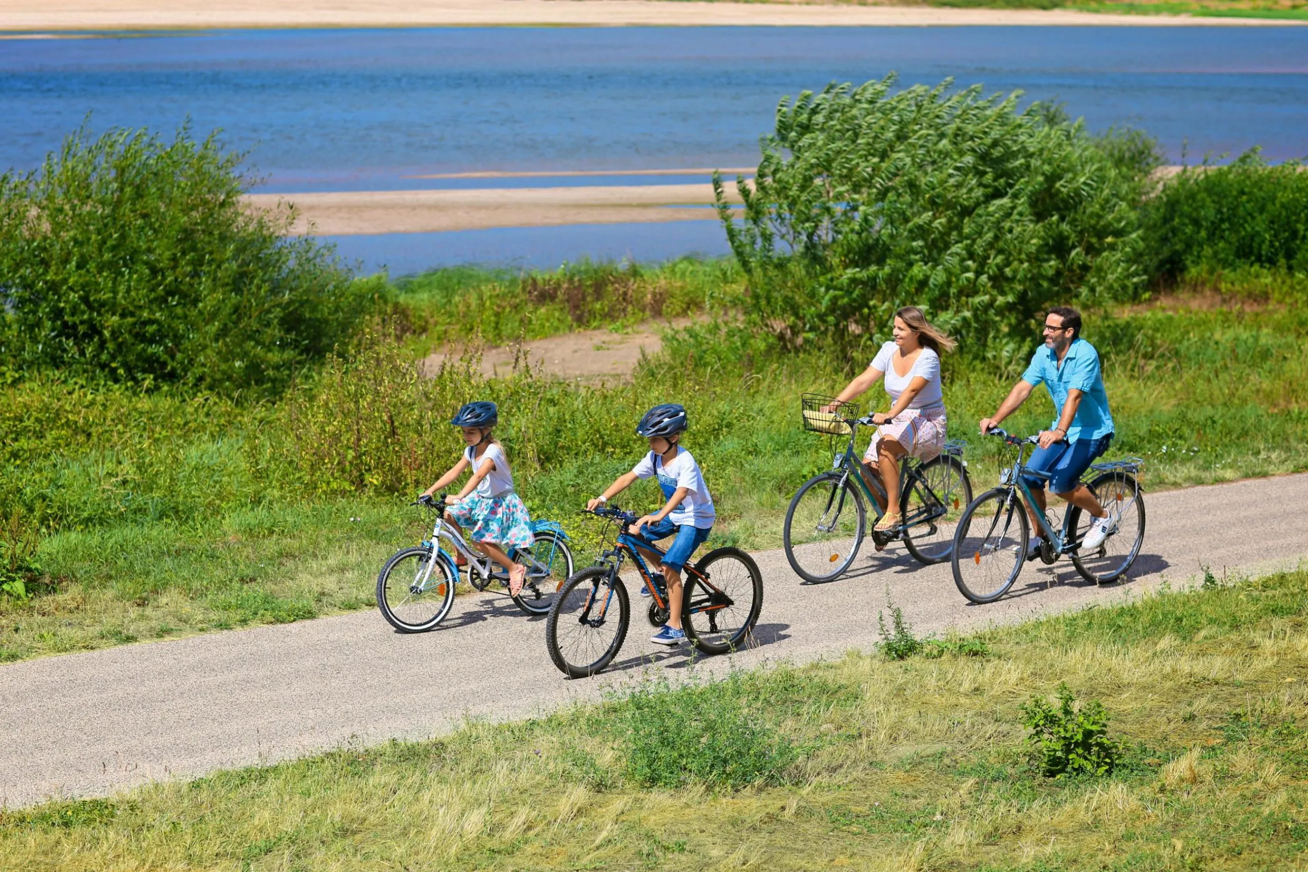 Eurovélo 6 La Loire à Vélo étape 04 Châteauneuf-sur-Loire / Sully-sur-Loire Châteauneuf-sur-Loire Centre-Val de Loire