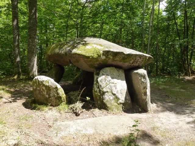 Chemin du muguet aux forges Mailhac-sur-Benaize Nouvelle-Aquitaine