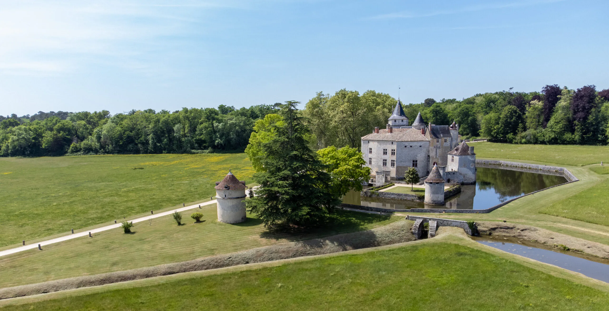 Iconiques à vélo Le Château de La Brède Martillac Nouvelle-Aquitaine