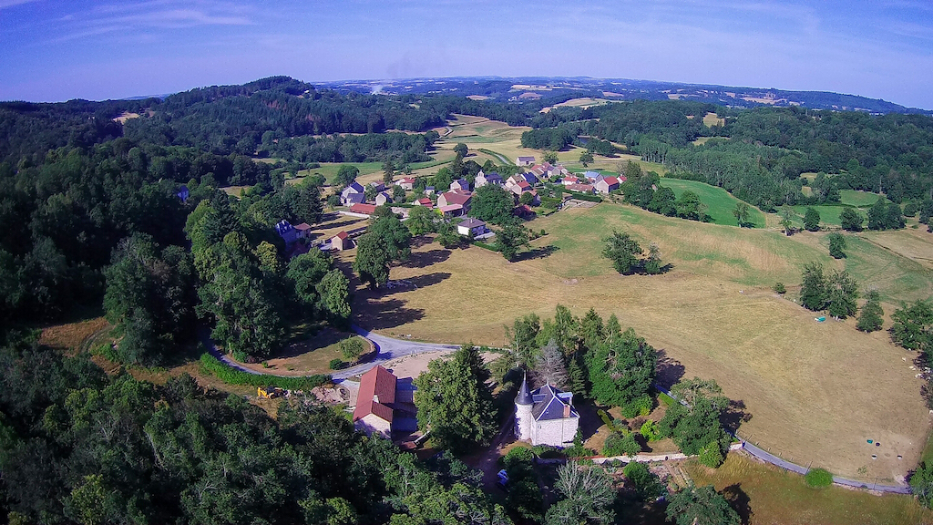 Circuit de randonnée chemin du vieux chêne Lioux-les-Monges Nouvelle-Aquitaine