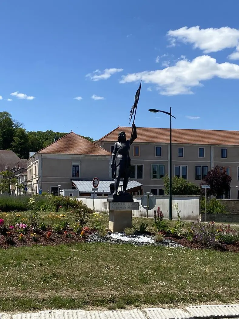 SUR LA ROUTE DE VAUCOULEURS Vaucouleurs Grand Est