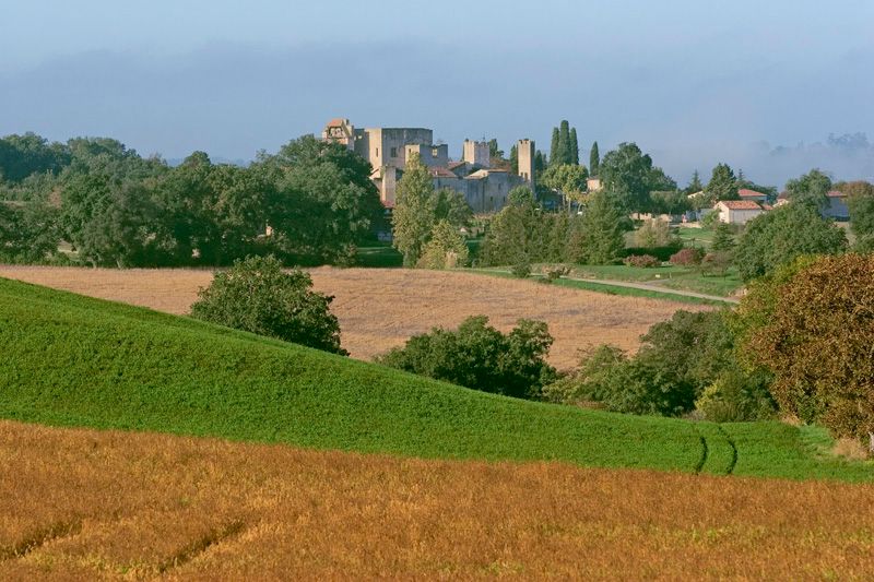 VERS LE CHÂTEAU DES ÉVÊQUES Auch Occitanie