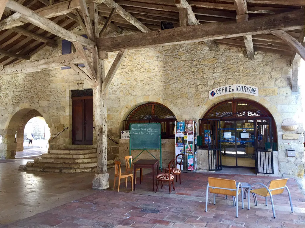 DES CYCLES ET DES LETTRES Saint-Clar Occitanie