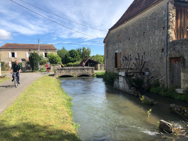 DE LA RIVIERE BASSE AUX HAUTEURS DE CASTELNAU Marciac Occitanie