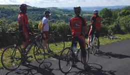 Cyclotourisme Circuit dans la vallée du Lot Saint Geniez d'Olt et d'Aubrac Occitanie