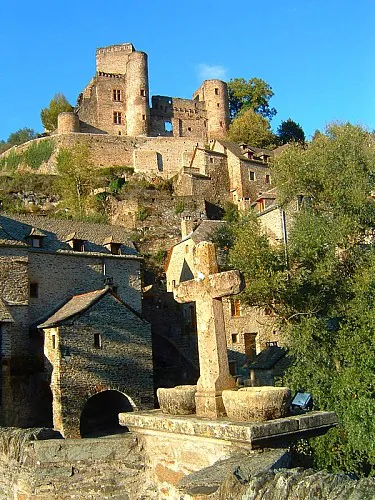 Sentier médiéval Belcastel Occitanie