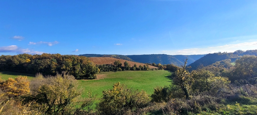 De la vallée du Verzolet au plateau d'Hermelix Versols-et-Lapeyre Occitanie