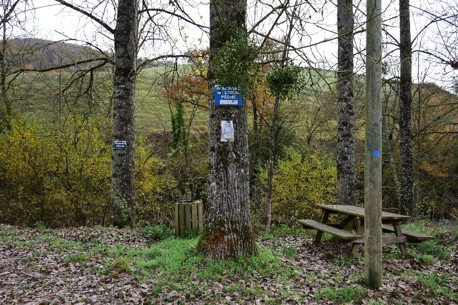 Pêche La rivière Aveyron à Ayssens Moyrazès Occitanie