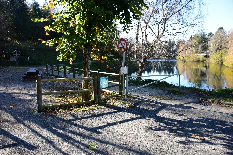 Plan d'eau de la Calquière à Rieupeyroux (lâchers de truites- payant) Rieupeyroux Occitanie