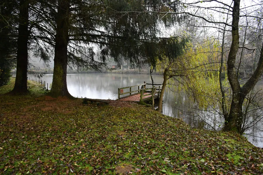 Plan d'eau de Roupeyrac (lâchers de truites- payant) Durenque Occitanie