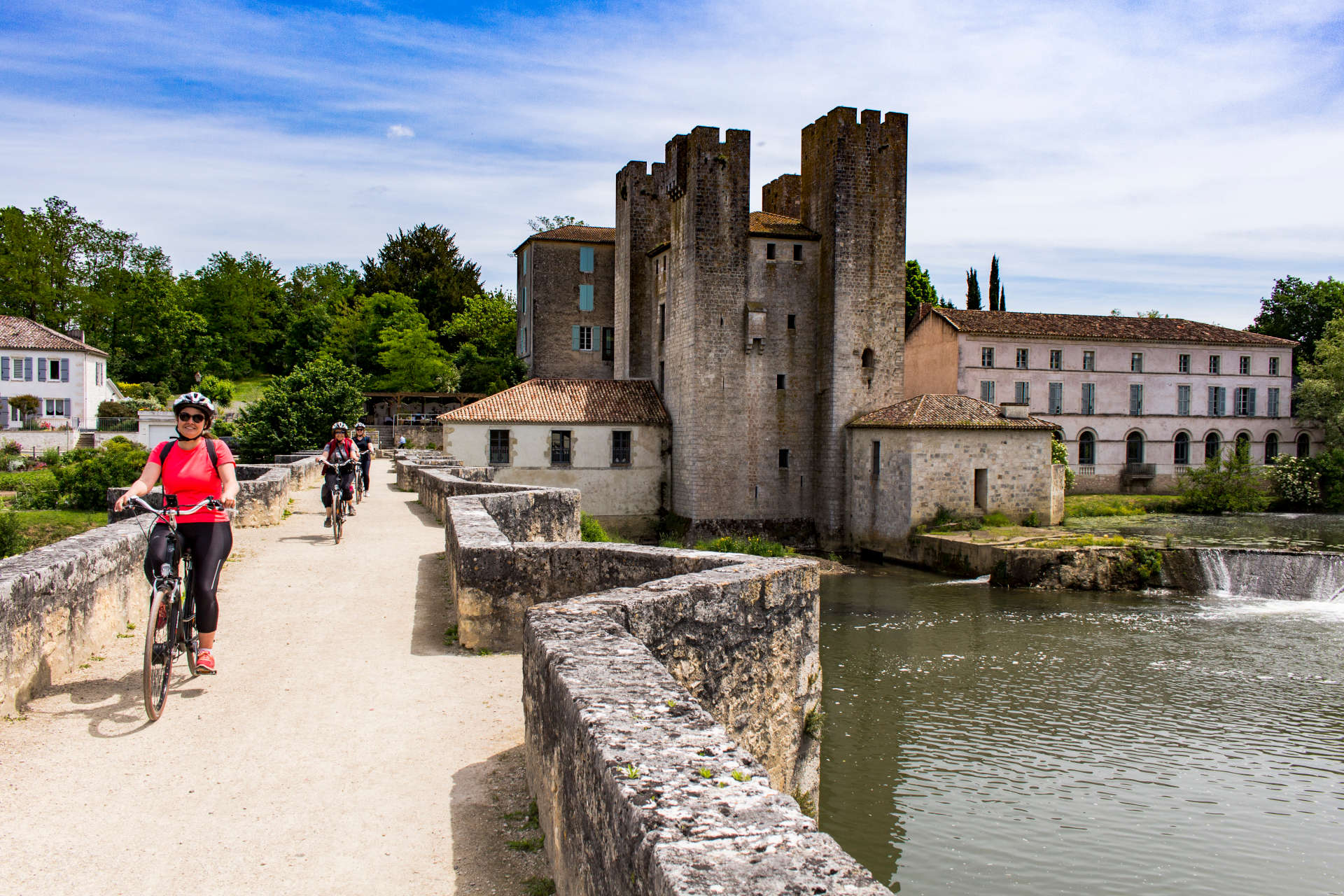 La Véloroute de la Vallée de la Baïse en Lot-et-Garonne Barbaste Nouvelle-Aquitaine