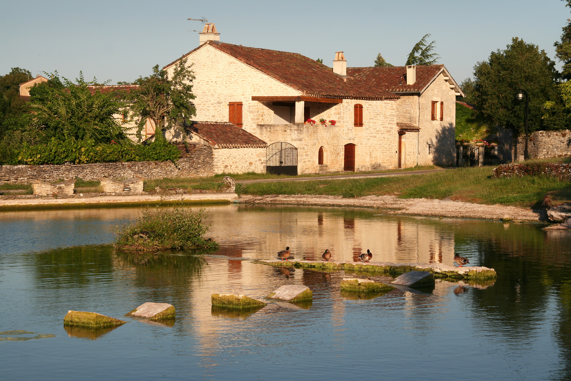 Balade de Puits en Lavoirs Aujols Occitanie