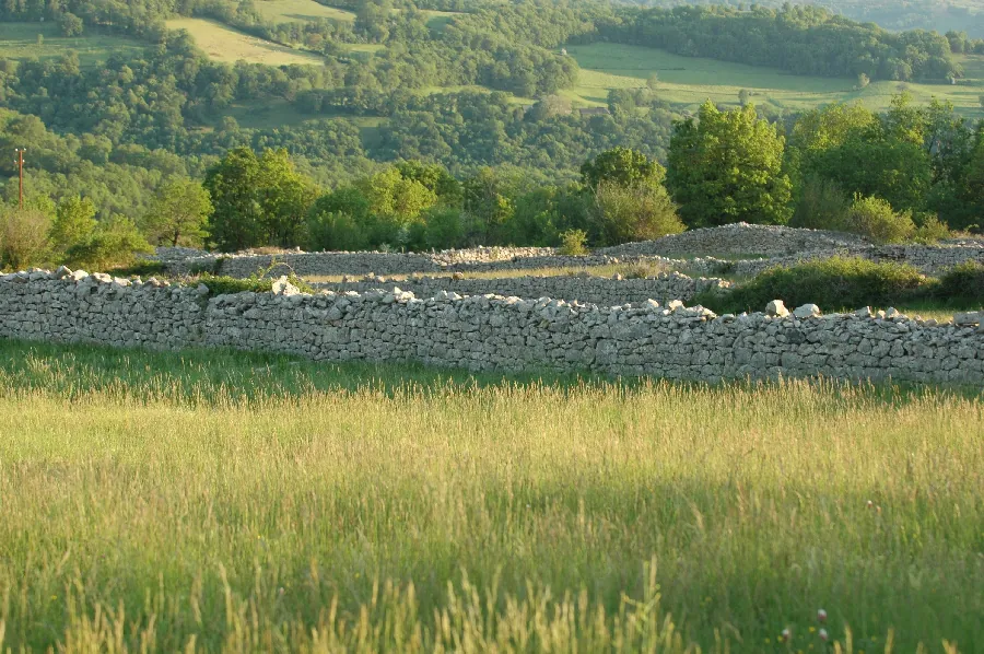 Randonnée Mouret Entre Causse et Rougier Mouret Occitanie