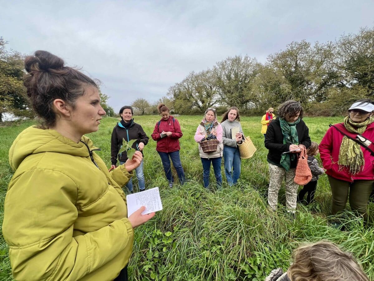  les mains dans le sable 