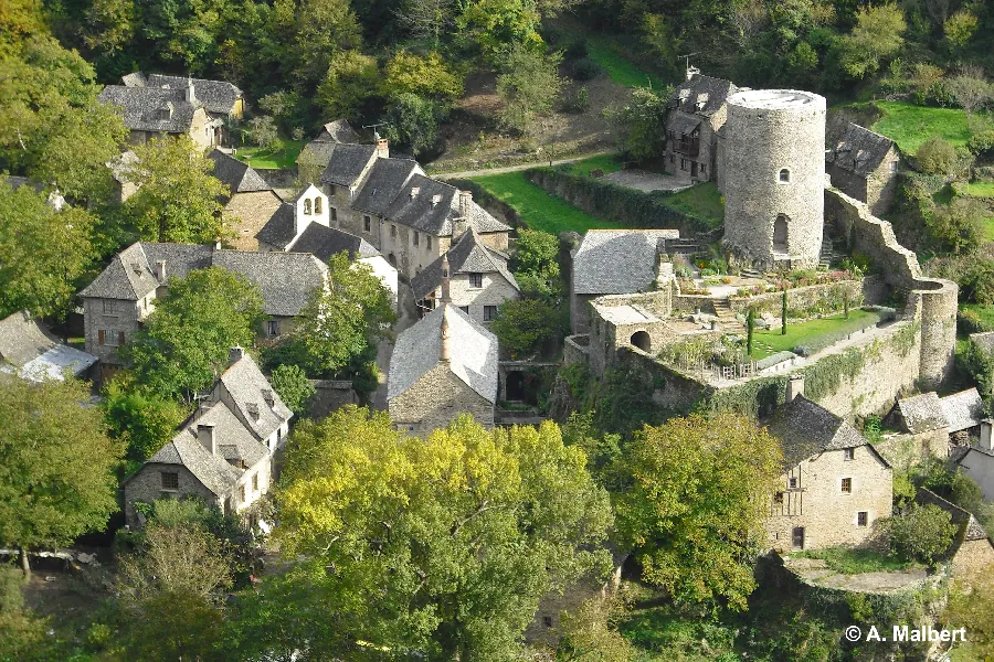 Balade dans la Vallée du Lot Le village de Montarnal Sénergues Occitanie