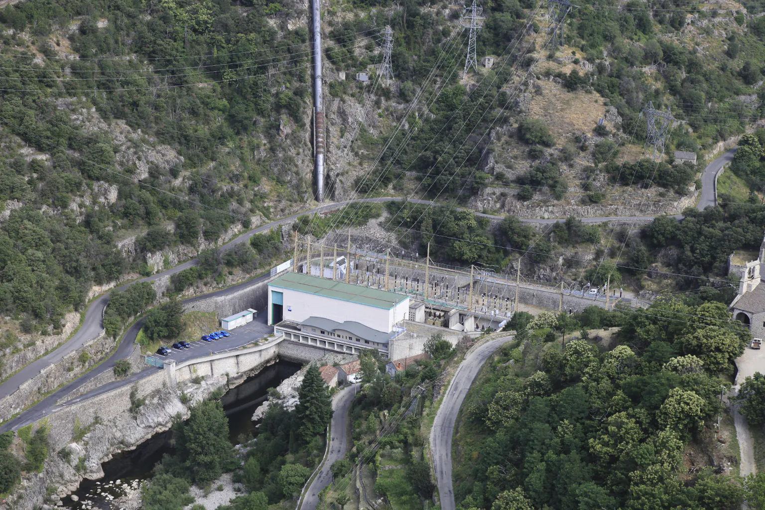 VISITE DE L'USINE HYDRO-ÉLECTRIQUE DE PIED DE BORNE