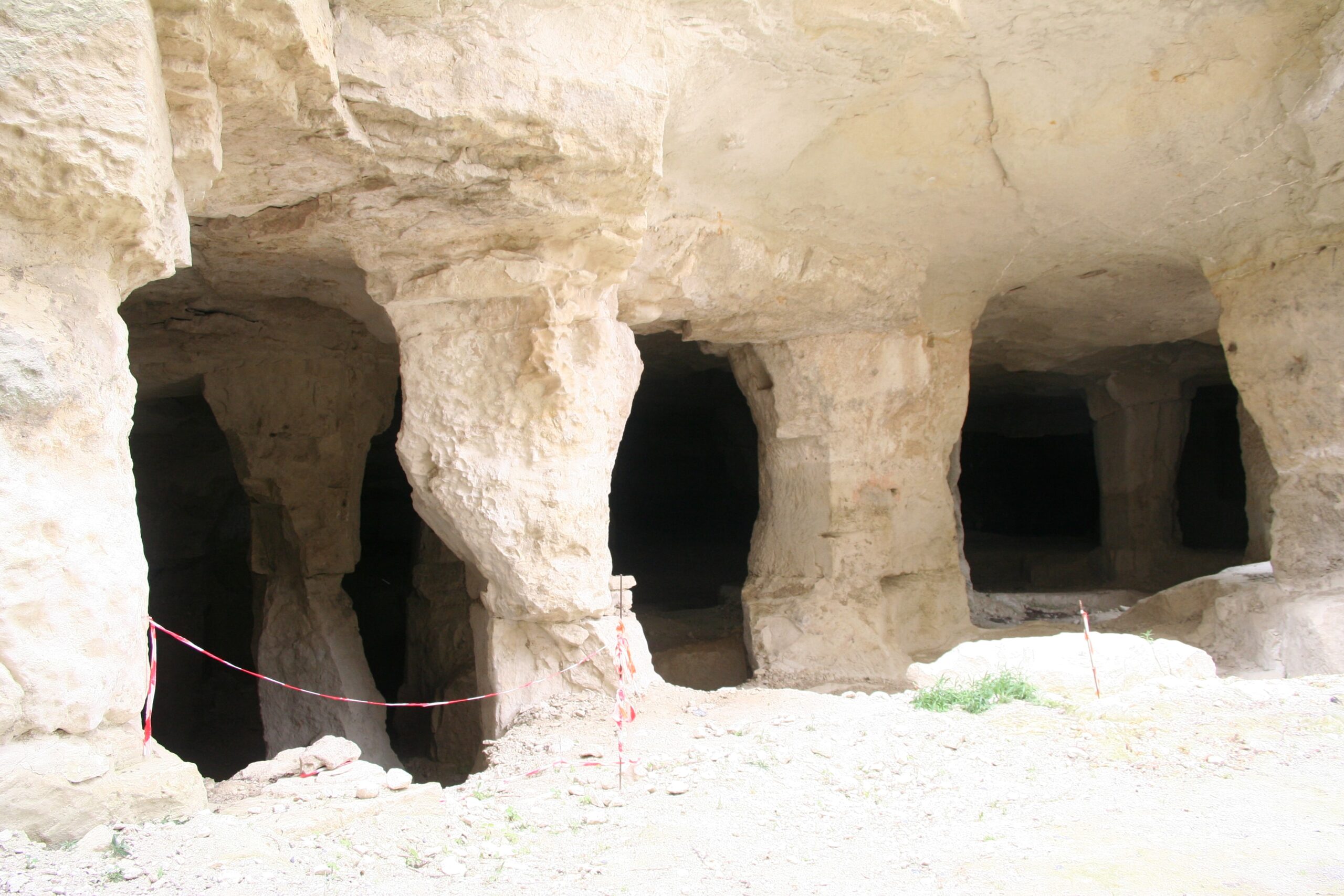 Le Sentier entre Dive et Troglos Pouançay Nouvelle-Aquitaine