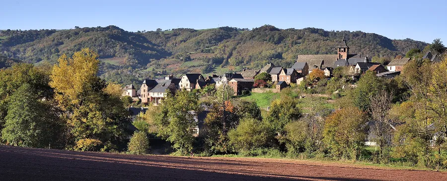 Randonnée Saint-Cyprien Le sentier des croix Conques-en-Rouergue Occitanie