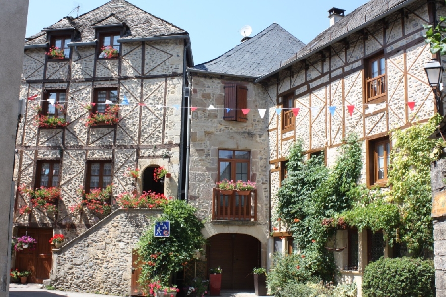 Circuit découverte motorisé "La Vallée du Lot" au départ de Sévérac-le-Château Sévérac d'Aveyron Occitanie