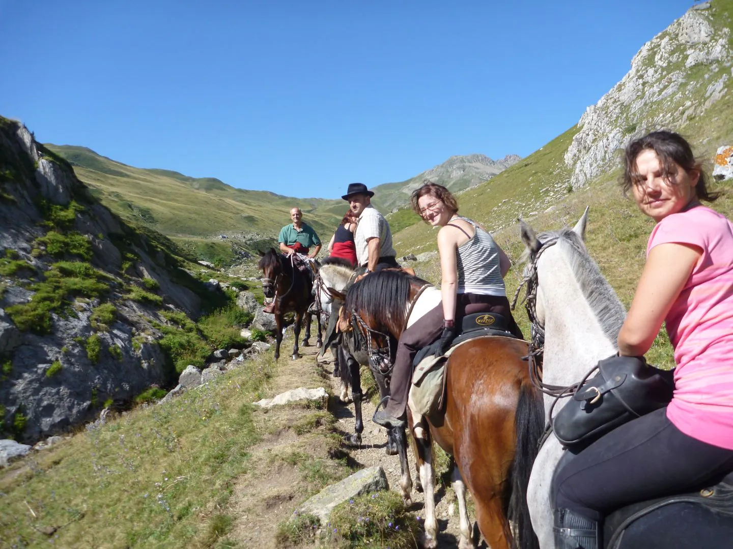 Le sentier des contrebandiers De Urepel au col d'Elhorrieta équestre Urepel Nouvelle-Aquitaine