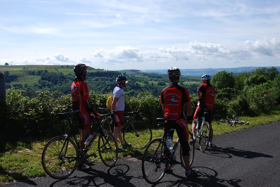 Circuit dans la vallée du Lot Saint Geniez d'Olt et d'Aubrac Occitanie